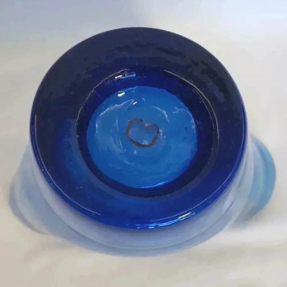 Vintage hand blown Cobalt Blue vase - Picture 3 of 3
